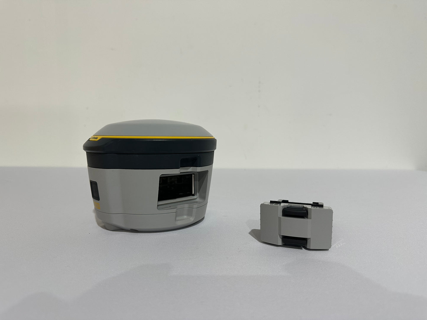 Trimble R580 GNSS Receiver - Centimeter Mode w/ Radio w/ Trimble Protected Premium